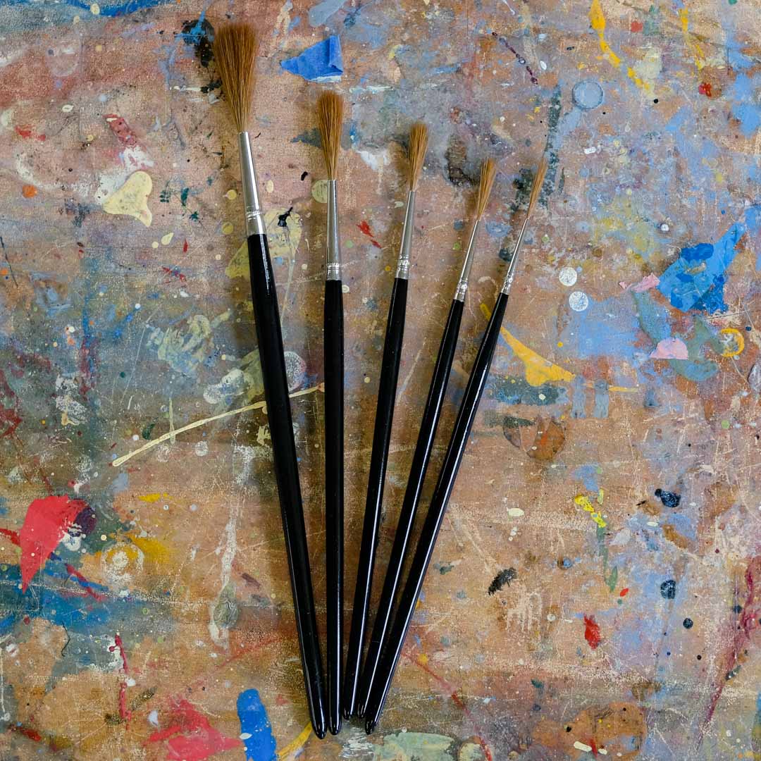 chisel end signwriters brushes. Sizes, 00, 0, 2 ,4 and 6.