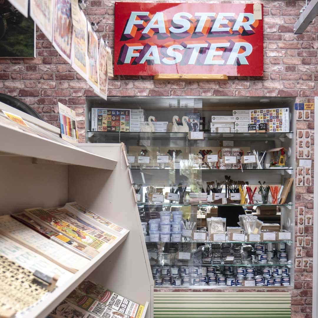 Joby Carters signwriting supply shop sells a range of professional signwriting supplies.